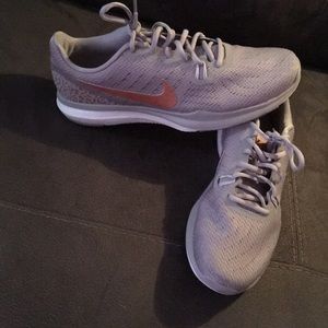 Woman’s Nike Sneakers sz 11